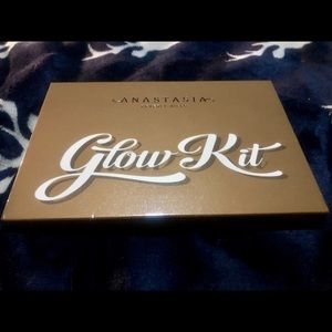 💯Anastasia Beverly Hills Ultimate Glow Kit💯